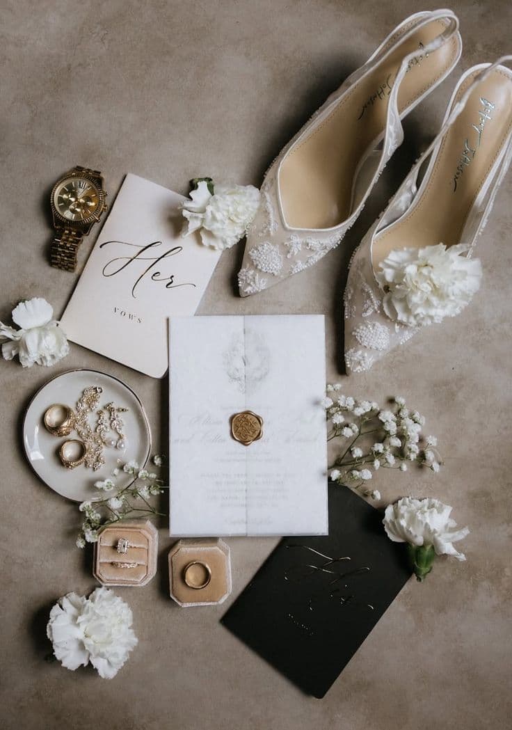 4 Rules for Who Sits at the Head Table (Before You Overspend)