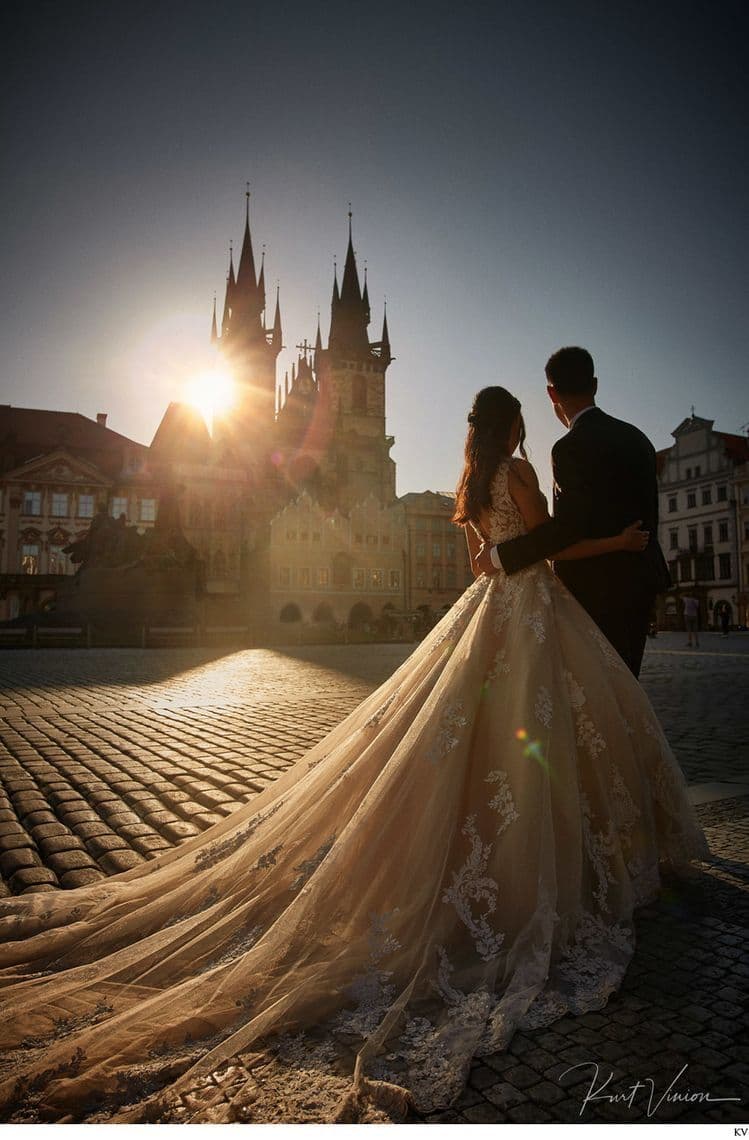 6 Wedding Tasks Worth Paying a Pro For (and Why)